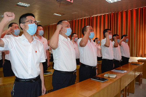 1593598469398085.jpg 黨員宣誓0_副本.jpg